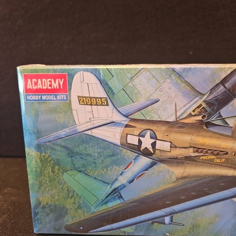 Academy P-39Q/N Airacobra Model‎ Kit